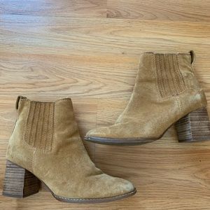Madewell tan suede boots with heel size 7